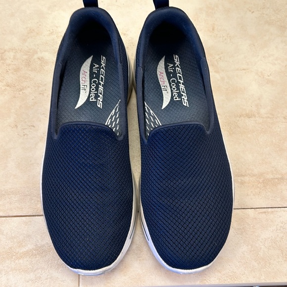 Skechers navy arch fit slip on shoes - Picture 1 of 7